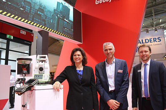 u.a. Ministerin Ilse Aigner, Christian Luttenberger, Segment Manager EMEA bei Leica Geosystems (©Foto: Martin Schmitz)